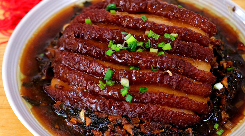 梅菜扣肉: 这样做好吃不油腻...
